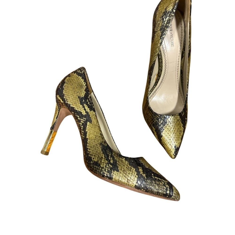 Pour La Victoire Camrin Pumps Size 9.5 Gold Snakeskin Pointed Toe Stiletto Heels